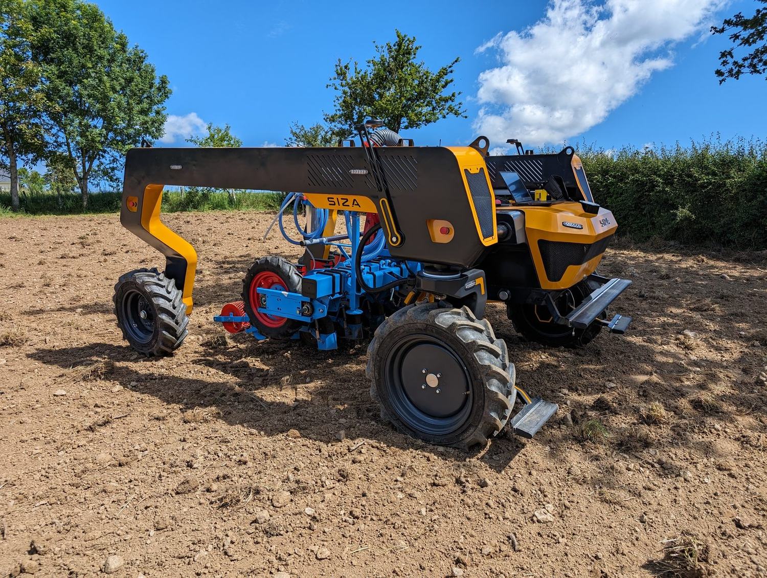 Robot autonome TOOGO en essais sur terrain agricole